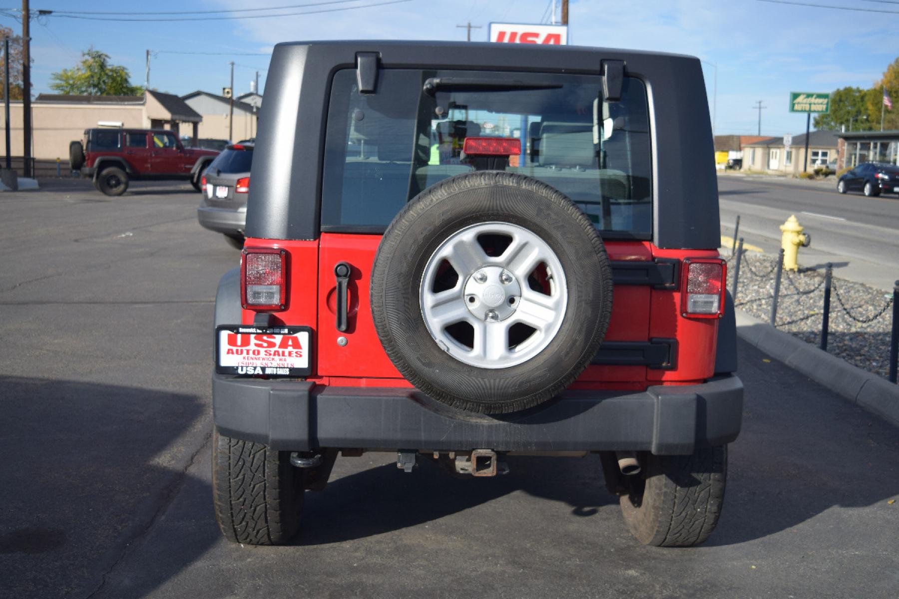 2010 RED /GRAY Jeep Wrangler Sport 4WD (1J4AA2D17AL) with an 3.8L V6 OHV 12V engine, 6-SPEED transmission, located at 607 W Columbia Drive, Kennewick, WA, 99336, (509) 582-8818, 46.216743, -119.126404 - FOR MORE INFORMATION PLEASE GIVE US A CALL TOLL FREE AT 509-582-8818 OR FOR MORE OPTIONS PLEASE VIEW OUR INVENTORY ON THE WEB AT USAAUTOSALES.NET Si te gusta este vehiculo y usted tiene preguntas, por favor llame gratis al numero (509) 582-8818 y alguien le ayudara. VEHICLE PRICE DOES NOT INCLUDE TA - Photo #3